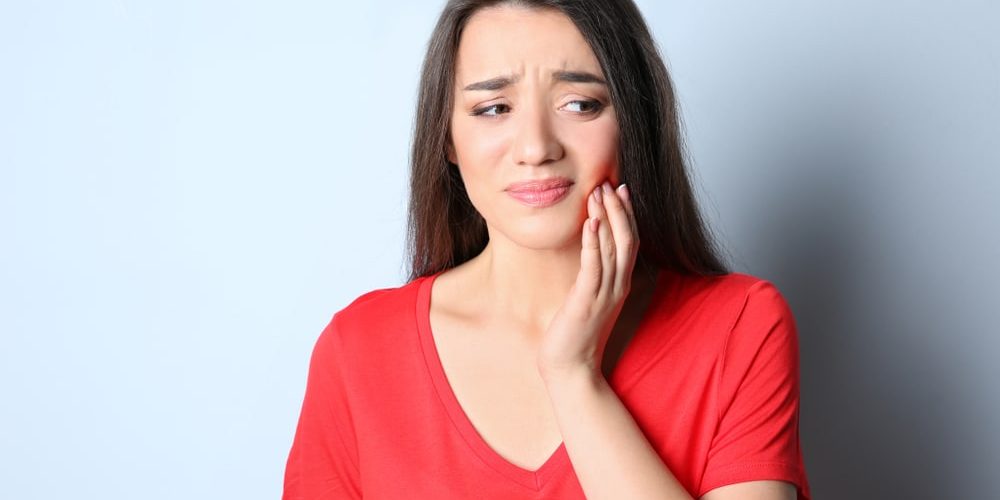 what causes teeth sensitivity